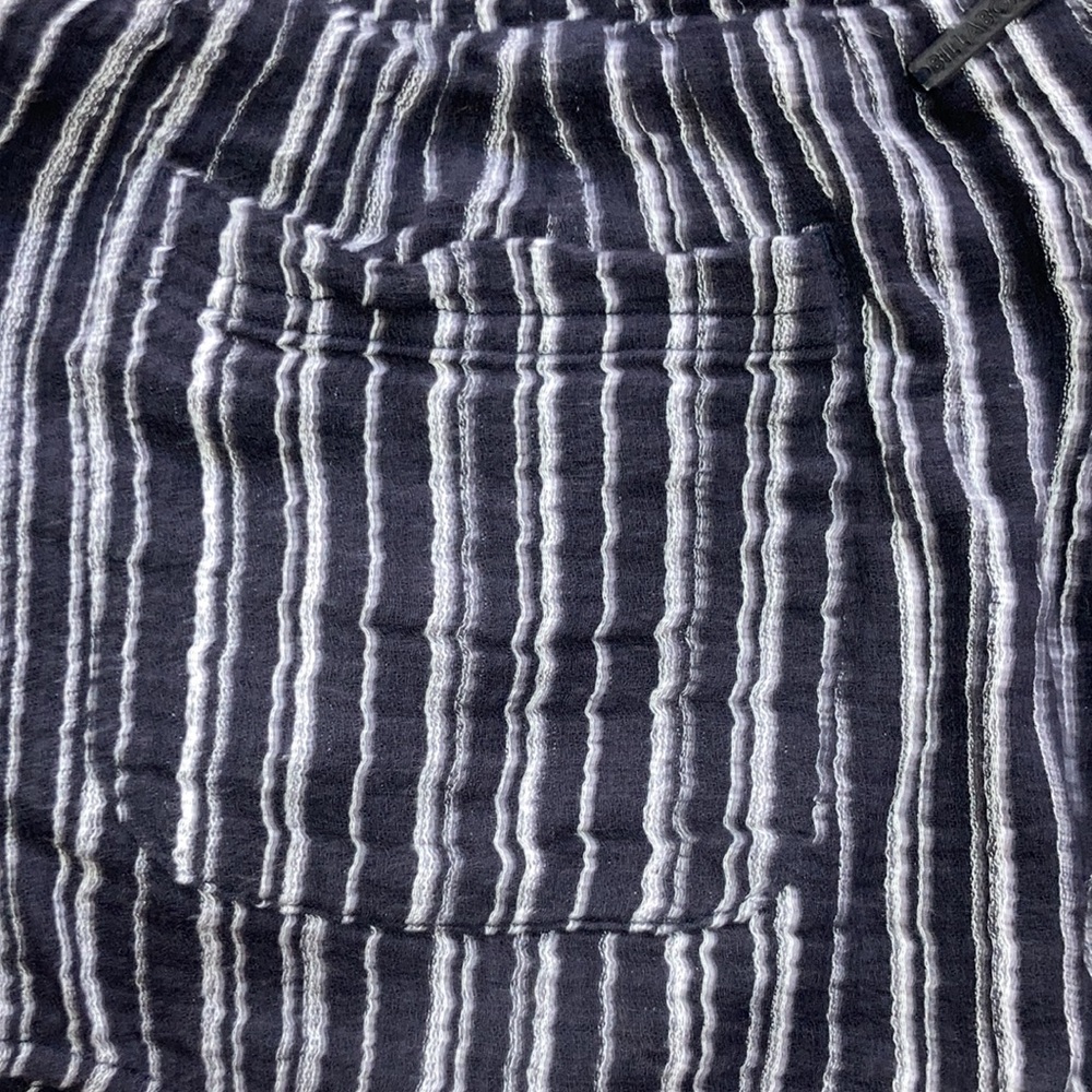 Billabong Road Trippin Women's Navy and White Striped Linen Shorts Sz Small - Picture 6 of 6